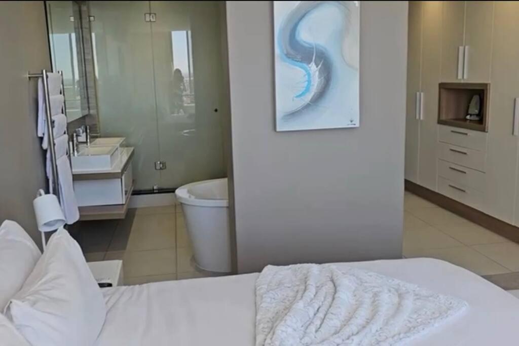 Luxury Two Bed - Crystal Towers - Spectacular Views Apartment Cape Town