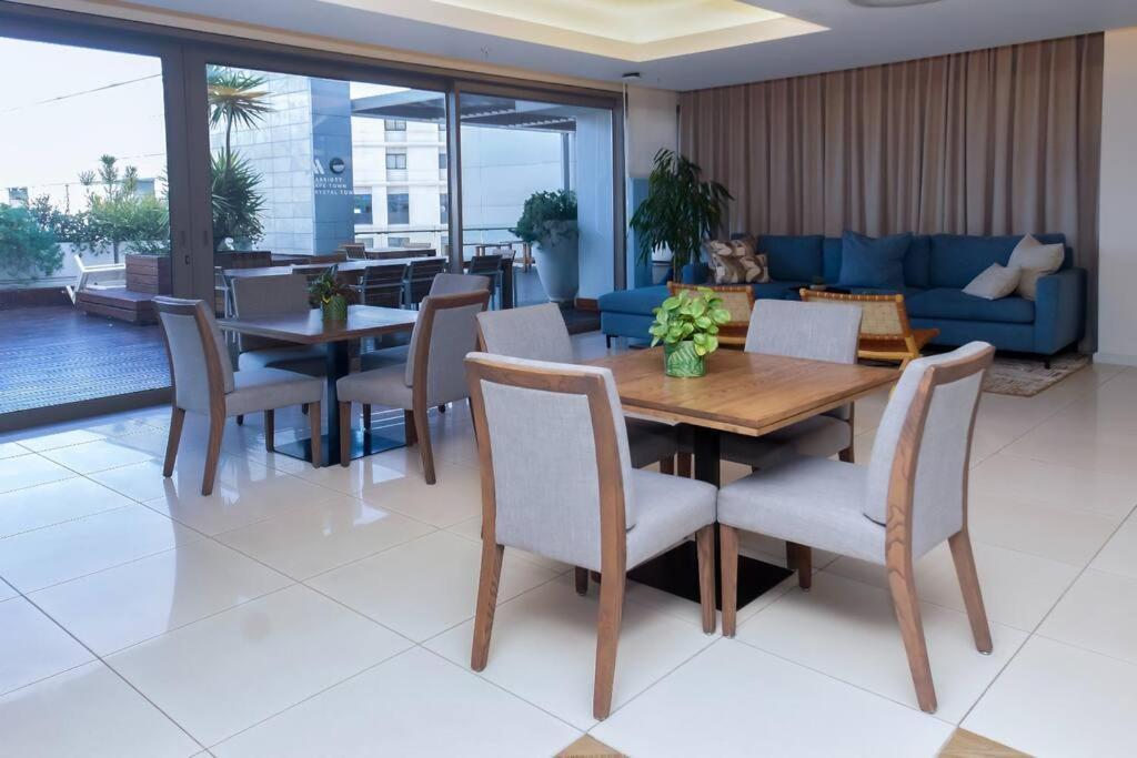 Luxury Two Bed - Crystal Towers - Spectacular Views *