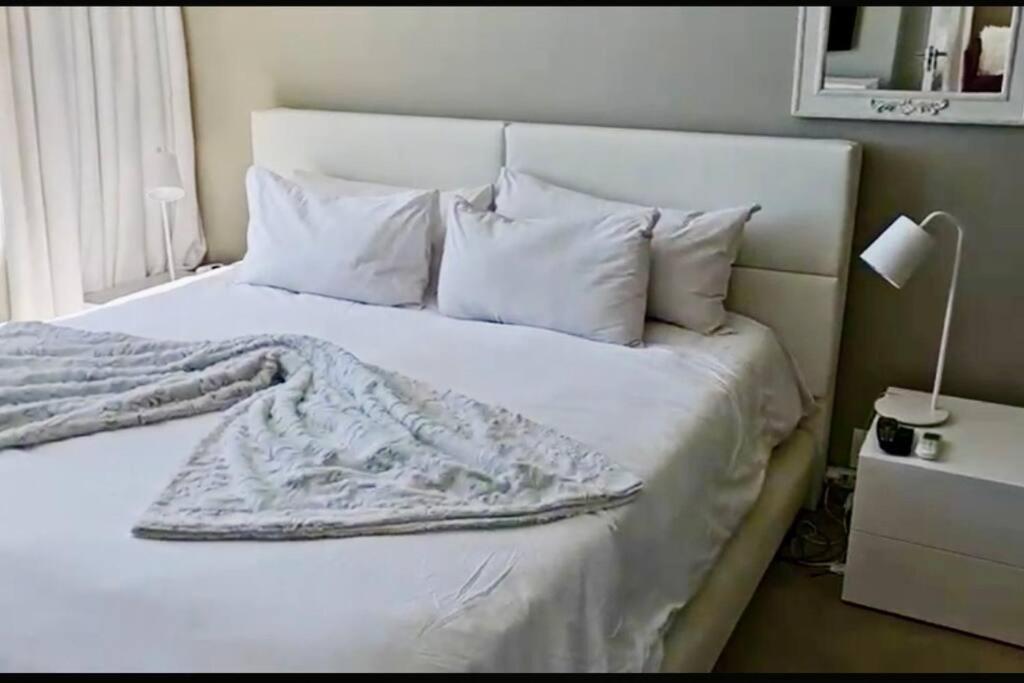 Luxury Two Bed - Crystal Towers - Spectacular Views Apartment