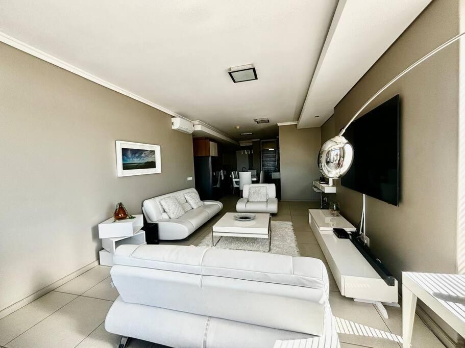 Luxury Two Bed - Crystal Towers - Spectacular Views * Cape Town
