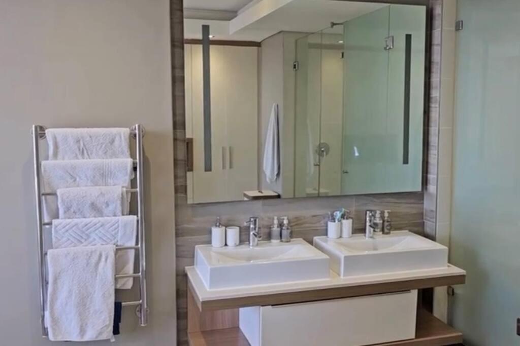 Luxury Two Bed - Crystal Towers - Spectacular Views Apartment Cape Town