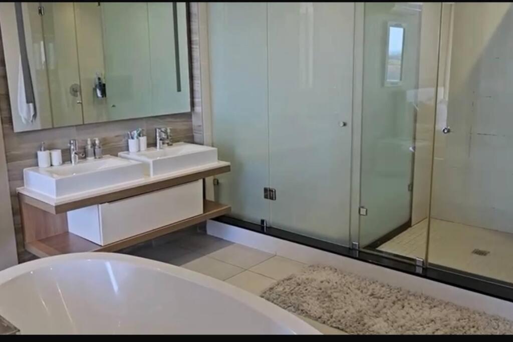 Luxury Two Bed - Crystal Towers - Spectacular Views