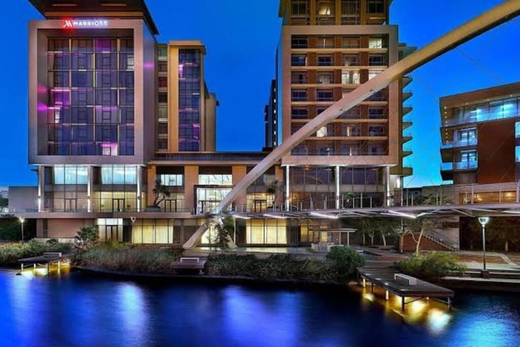 Luxury Two Bed - Crystal Towers - Spectacular Views Apartment