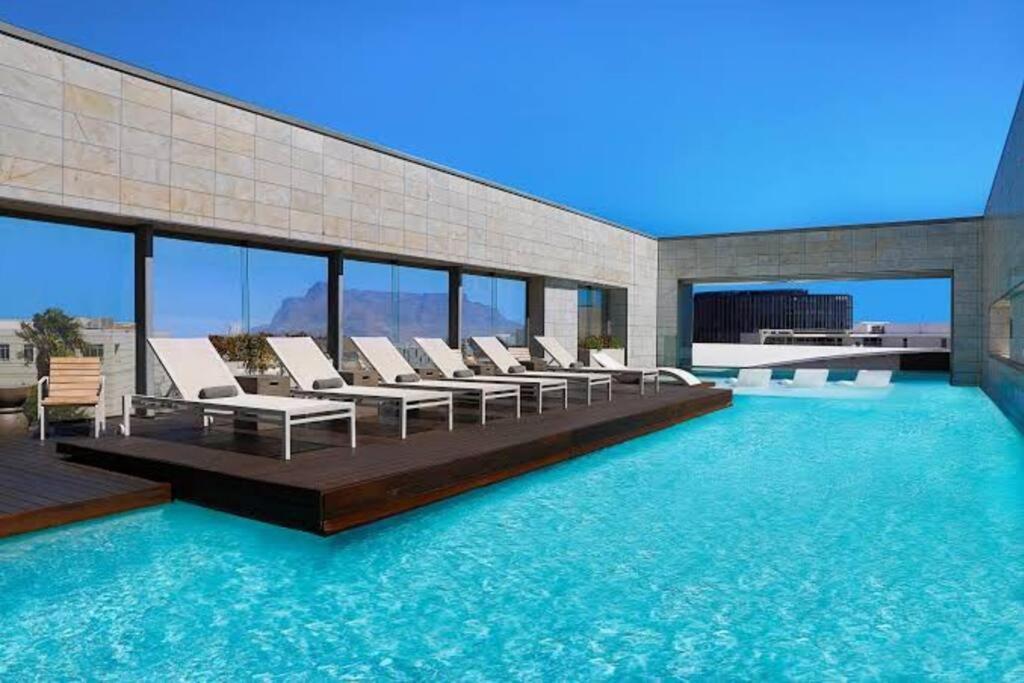 Luxury Two Bed - Crystal Towers - Spectacular Views Apartment *